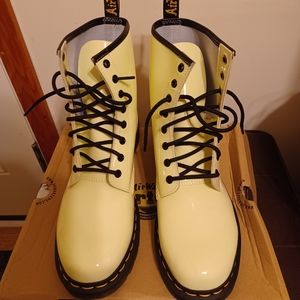 Dr. Martens 1460 W Toile Cream Patent Lamper Leather 8-Eye Boots